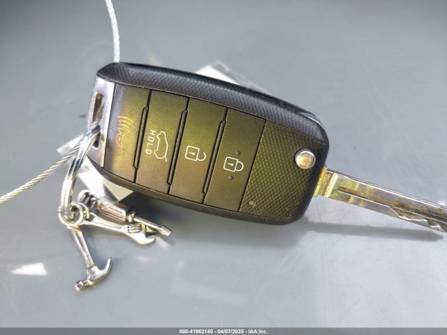 KNDJP3A53F7195085 KIA SOUL +