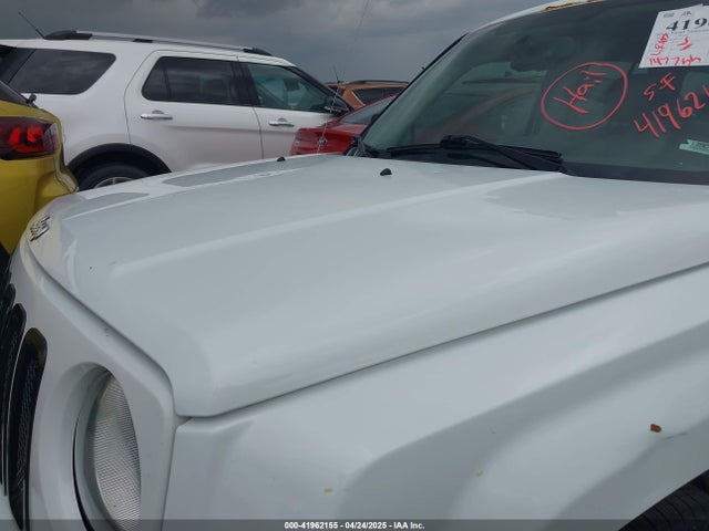 1C4NJPFB8ED717749 Jeep Patriot Latitude