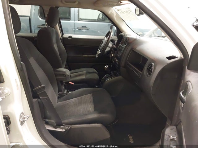 1C4NJPFB8ED717749 Jeep Patriot Latitude