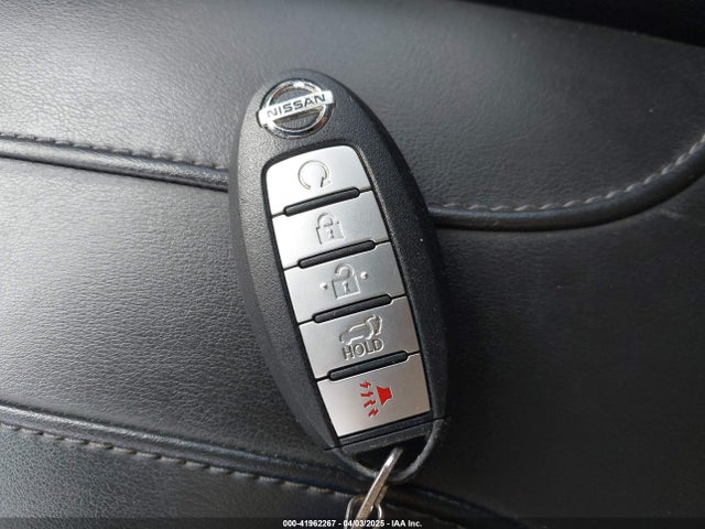 5N1AT2MT8HC773039 Nissan Rogue Sl