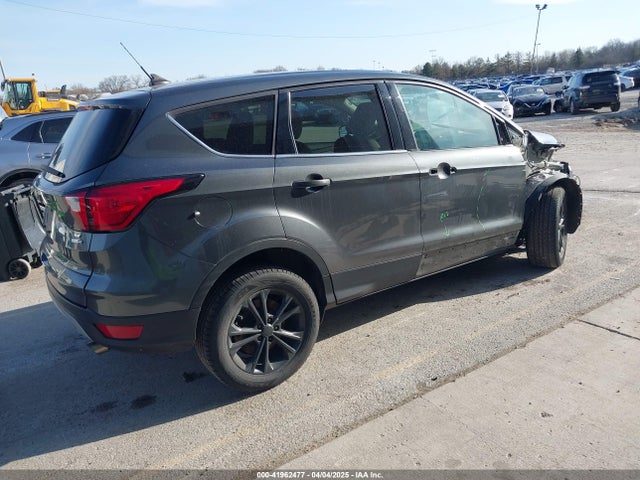 1FMCU9G96KUB83387 Ford ESCAPE SE