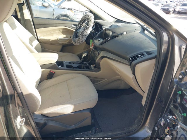 1FMCU9G96KUB83387 Ford ESCAPE SE