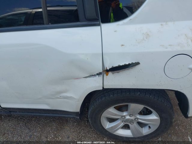 1C4NJDEB1GD616457 Jeep Compass Latitude