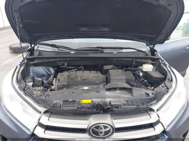 5TDZARFH5KS052679 Toyota Highlander Le