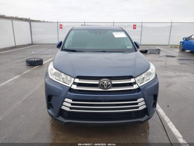 5TDZARFH5KS052679 Toyota Highlander Le