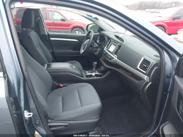 5TDZARFH5KS052679 Toyota Highlander Le