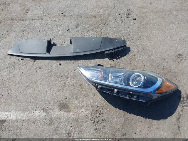 5NPD84LFXJH300604 Hyundai ELANTRA SEL