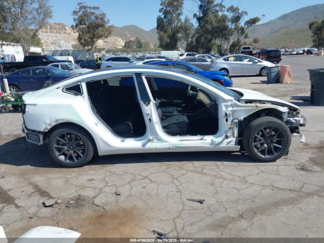 5YJ3E1EAXJF108781 Tesla Model 3 Long Range/mid Range