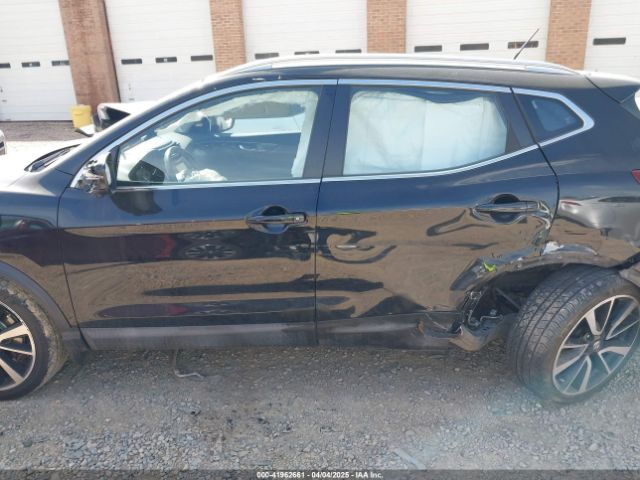 JN1BJ1CRXJW203095 Nissan Rogue Sport Sl