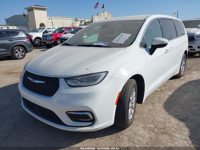 Chrysler Pacifica Touring L 2023 2C4RC1BG8PR560606 Image 2
