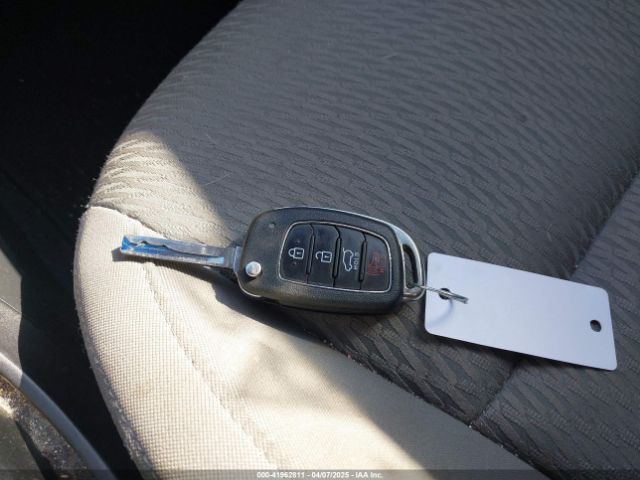 KM8SMDHF1HU170154 Hyundai Santa Fe Se