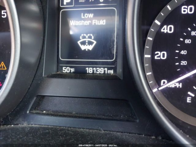 KM8SMDHF1HU170154 Hyundai Santa Fe Se