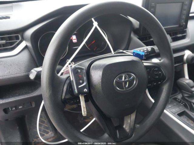 JTMH1RFV5KD040559 Toyota RAV4 LE