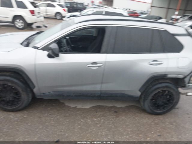 JTMH1RFV5KD040559 Toyota RAV4 LE