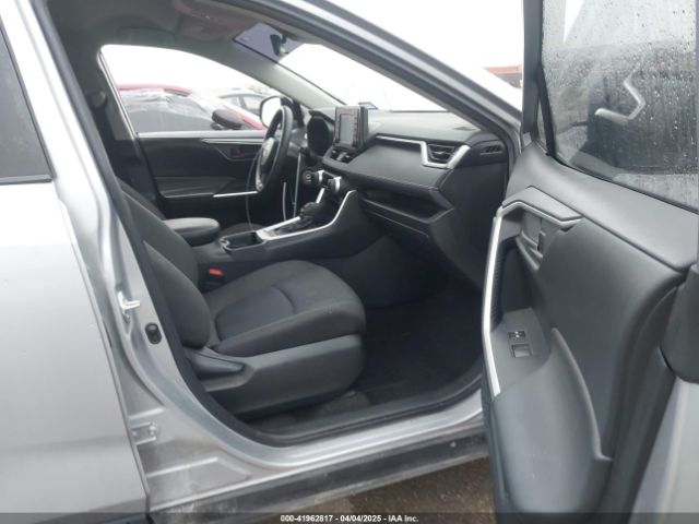 JTMH1RFV5KD040559 Toyota RAV4 LE