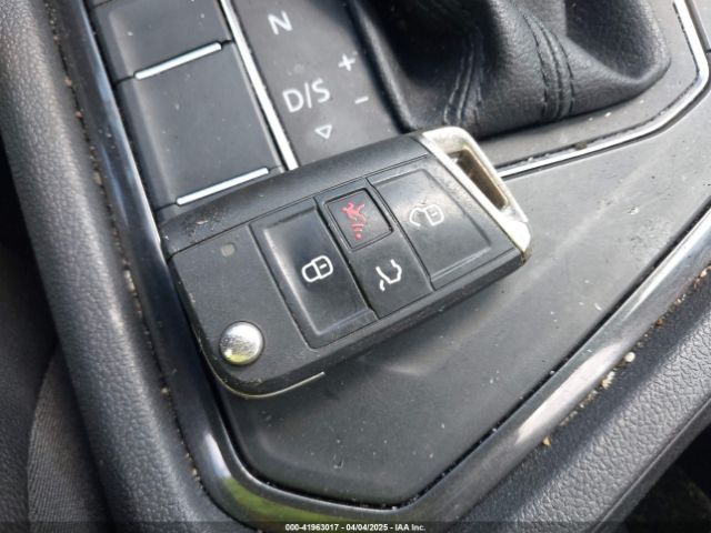 3VV3B7AX5JM053045 Volkswagen Tiguan 2.0t Se/2.0t Sel