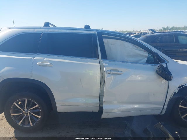 5TDKZRFH0JS533562 Toyota Highlander Xle