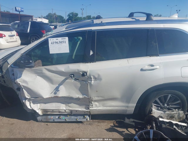 5TDKZRFH0JS533562 Toyota Highlander Xle