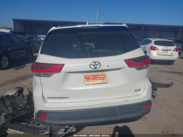 5TDKZRFH0JS533562 Toyota Highlander Xle