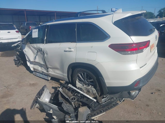 5TDKZRFH0JS533562 Toyota Highlander Xle