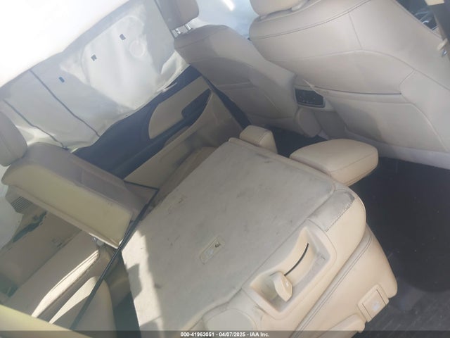 5TDKZRFH0JS533562 Toyota Highlander Xle