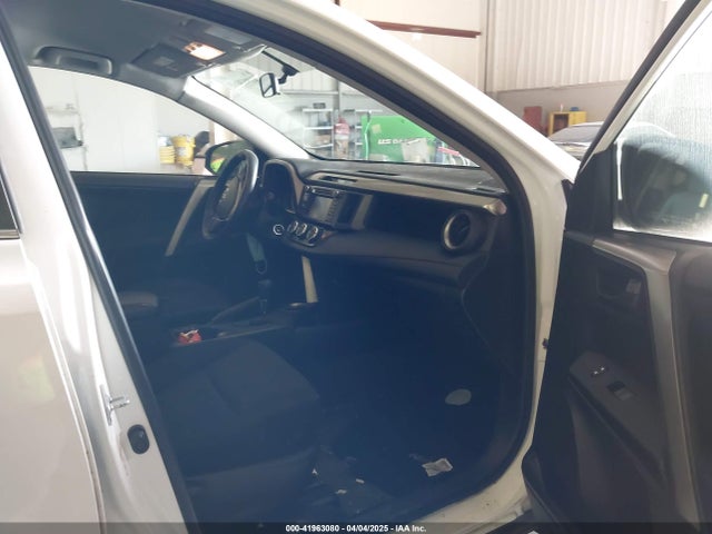 Toyota RAV4 LE 2014 JTMBFREV8EJ005559 Image 5
