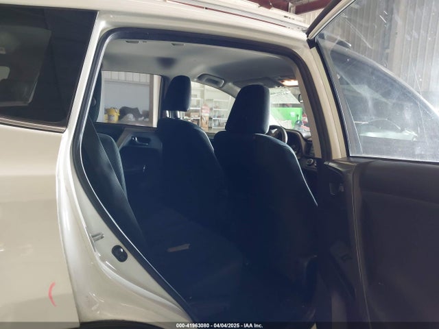 Toyota RAV4 LE 2014 JTMBFREV8EJ005559 Image 8