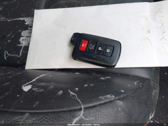 2T3NFREV8GW300971 Toyota RAV4 SE