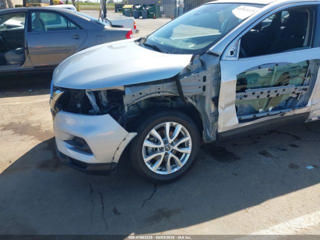 JN1BJ1AV5MW568661 Nissan Rogue Sport S Fwd Xtronic Cvt