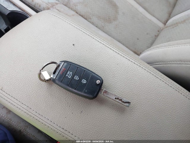 KNAGT4L37G5070799 KIA Optima Lx