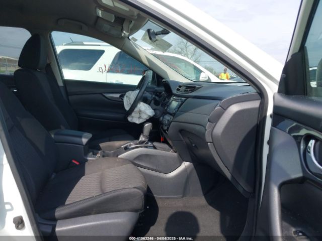 KNMAT2MT0HP556856 Nissan ROGUE SV