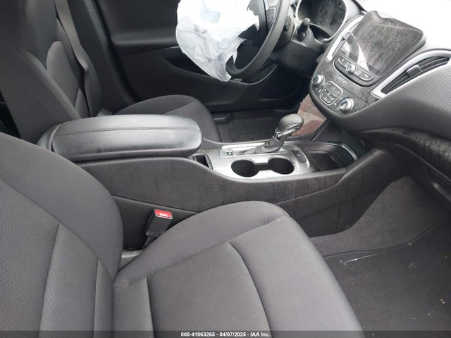 1G1ZD5ST7PF205959 Chevrolet Malibu Fwd 1lt