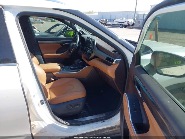 5TDFZRBH7MS106231 Toyota Highlander Platinum