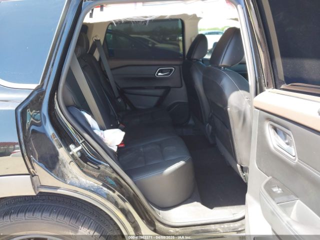 5N1AT3CA8MC684040 Nissan Rogue Sl Fwd