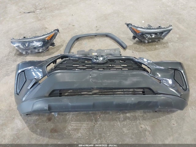 Toyota RAV4 LE 2019 JTMH1RFVXKD036880 Image 12