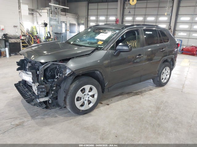 Toyota RAV4 LE 2019 JTMH1RFVXKD036880 Image 2