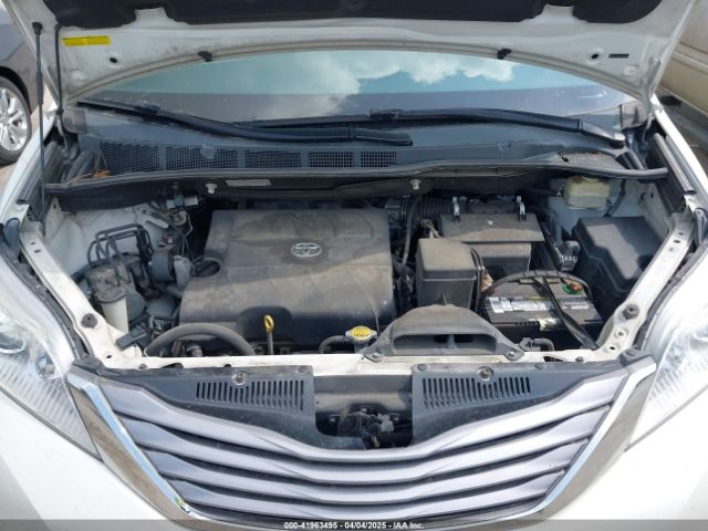 5TDYK3DC9FS686953 Toyota Sienna Xle 8 Passenger