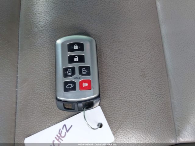 5TDYK3DC9FS686953 Toyota Sienna Xle 8 Passenger