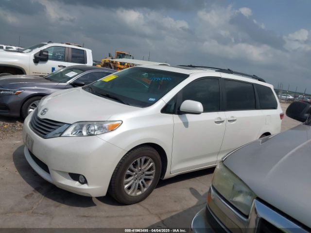 5TDYK3DC9FS686953 Toyota Sienna Xle 8 Passenger