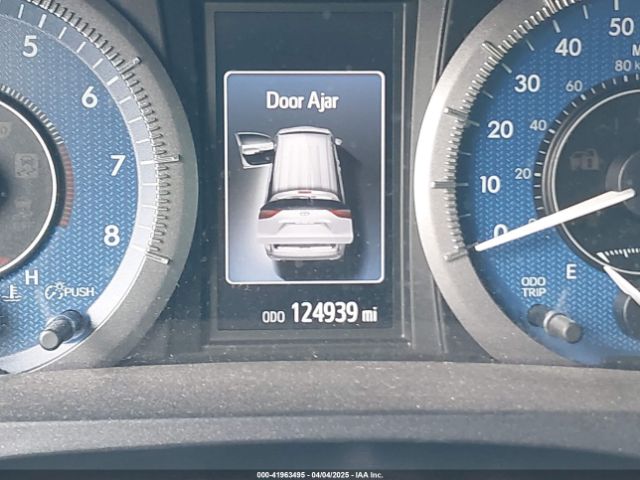5TDYK3DC9FS686953 Toyota Sienna Xle 8 Passenger