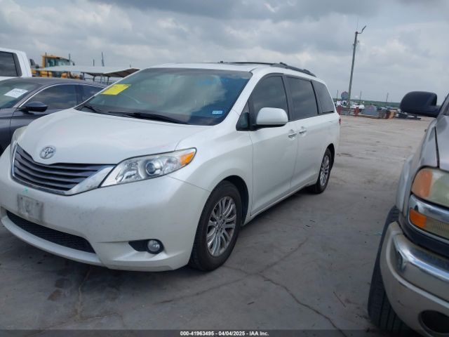 5TDYK3DC9FS686953 Toyota Sienna Xle 8 Passenger