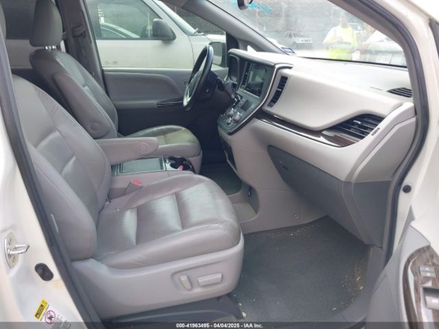 5TDYK3DC9FS686953 Toyota Sienna Xle 8 Passenger