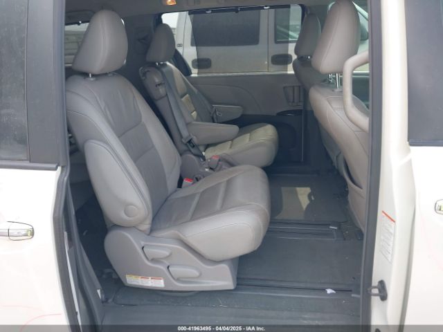 5TDYK3DC9FS686953 Toyota Sienna Xle 8 Passenger