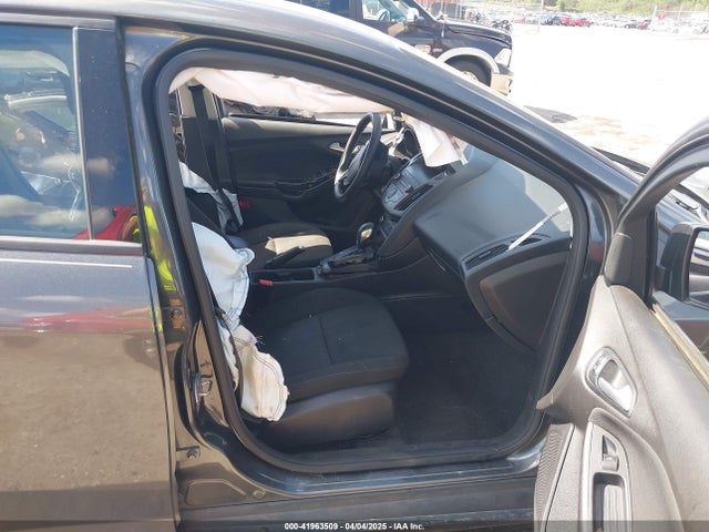 1FADP3K26JL281451 Ford FOCUS SE