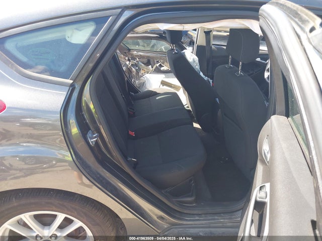 1FADP3K26JL281451 Ford FOCUS SE
