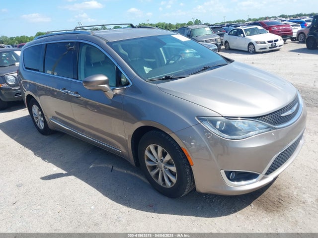 Chrysler Pacifica Touring L 2018 2C4RC1BG7JR217406 zdjęcie główne