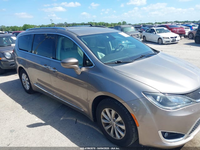 Chrysler Pacifica Touring L 2018 2C4RC1BG7JR217406 Image 13