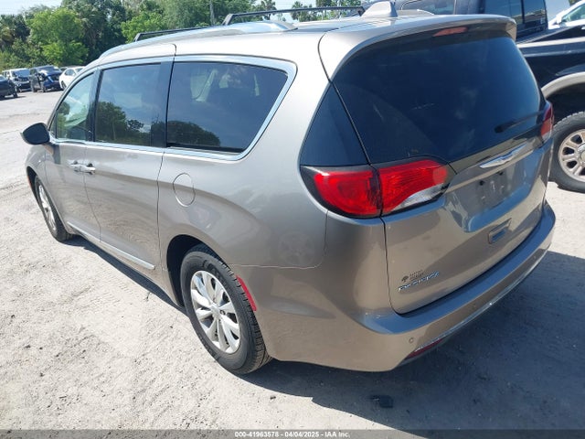 Chrysler Pacifica Touring L 2018 2C4RC1BG7JR217406 Image 3
