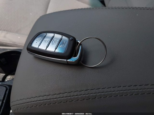 KM8J33A43KU962816 Hyundai Tucson Value
