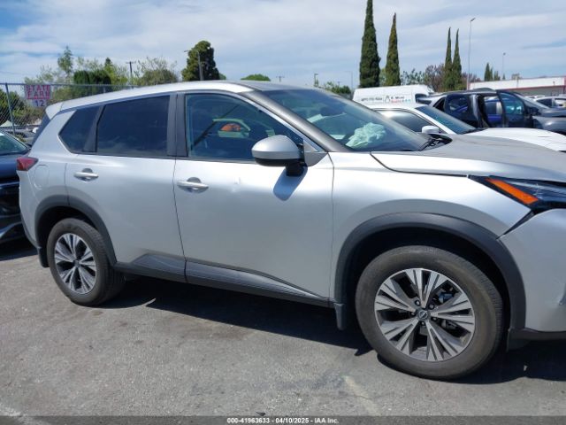 JN8BT3BA8PW431060 Nissan Rogue Sv Fwd